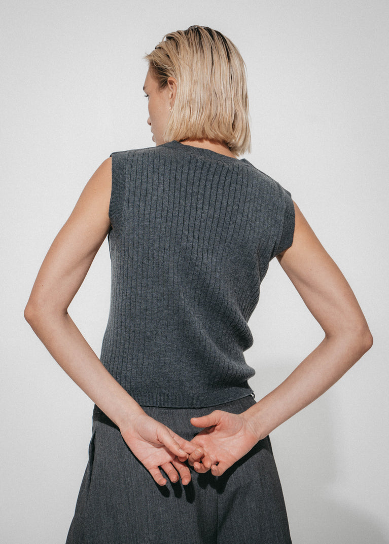 Oda back knitted viscose vest | Grey