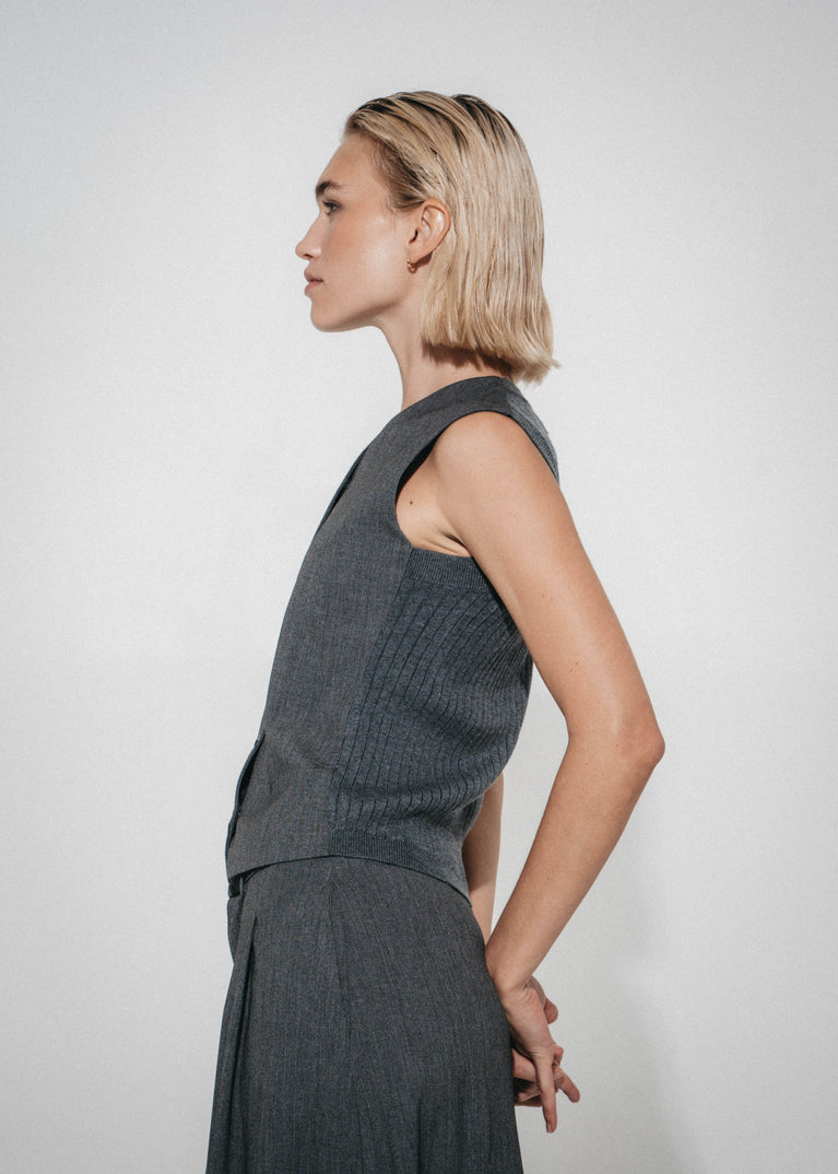 Oda back knitted viscose vest | Grey