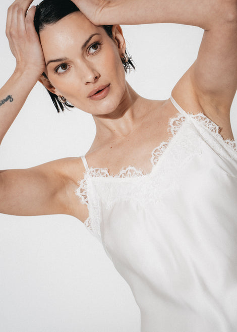 Zenia silk top whit lace trim | White