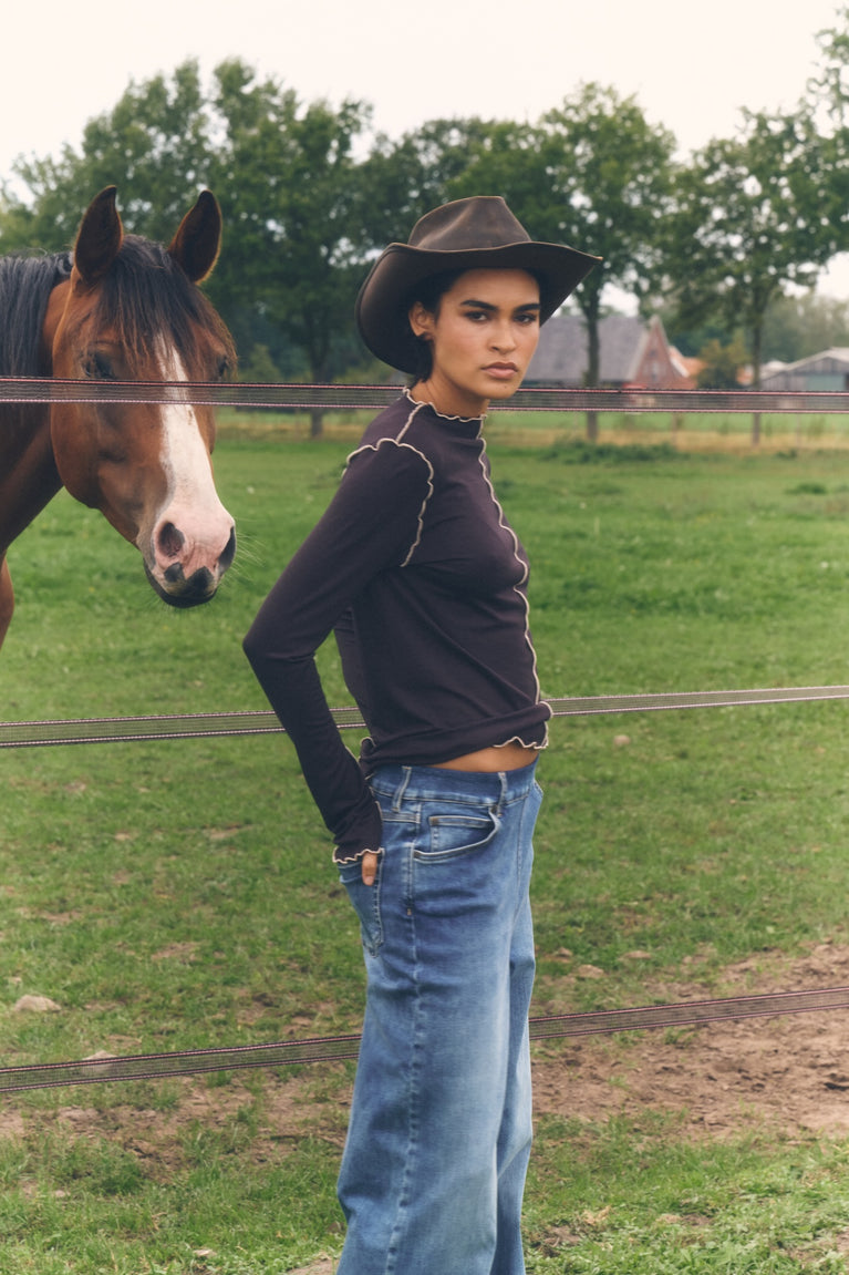 Janette top 26 | Brown