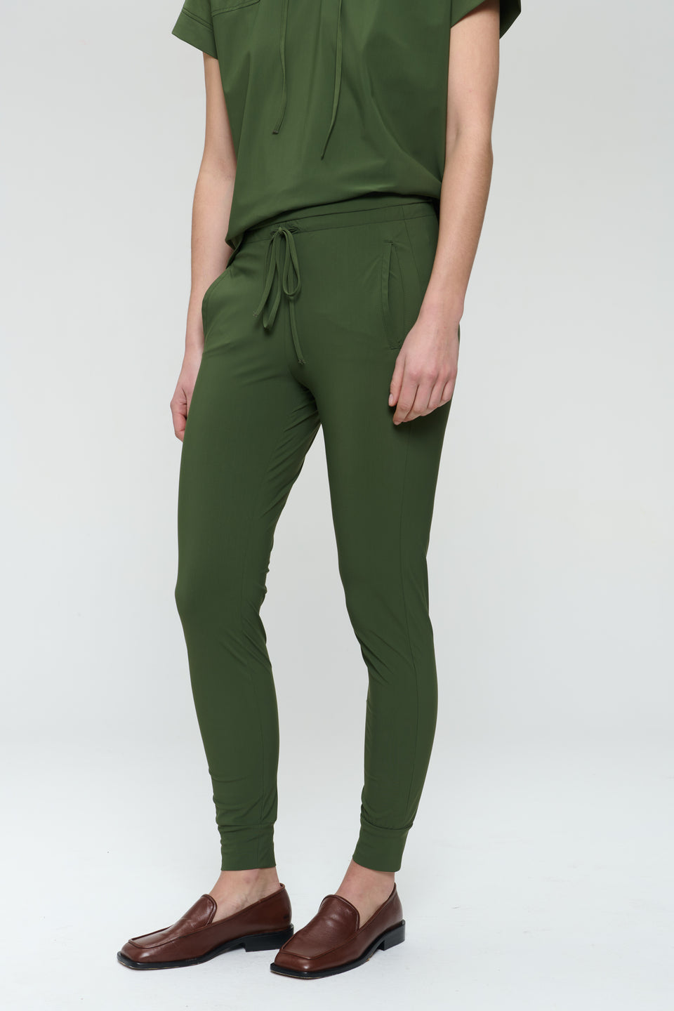 John stretch technical jersey pants | Oliva green