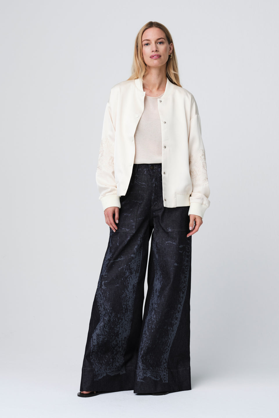 Minori embroidery bomber | Pale