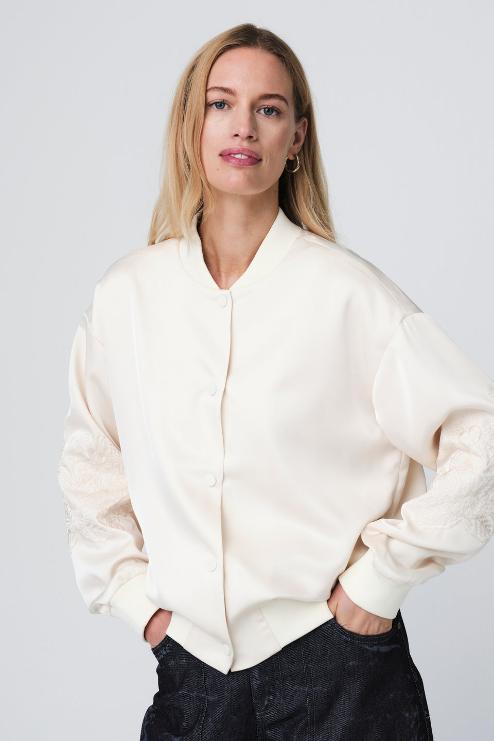 Minori embroidery bomber | Pale