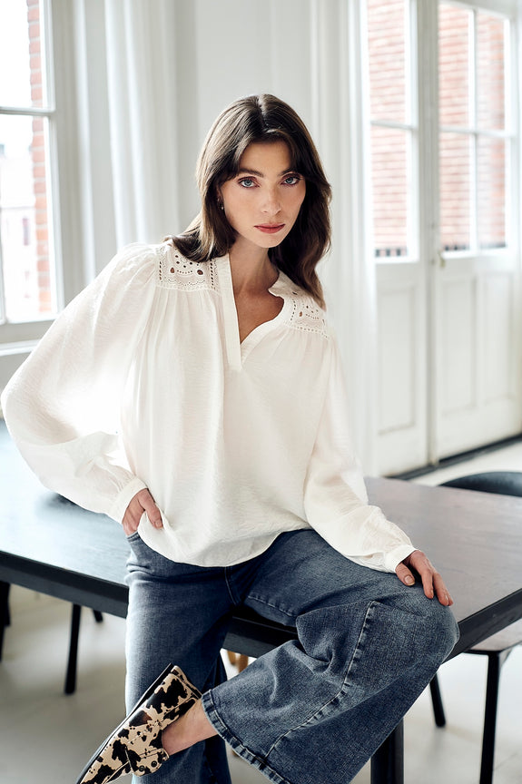 Alen viscose lace blouse | Clound Dancer 2